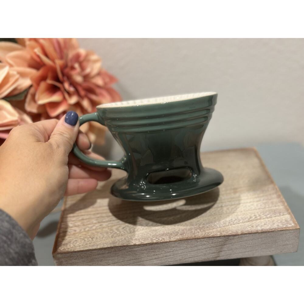Le Creuset Pour Over Coffee Cone Stoneware Second Choix Artichoke Artichaut NEW - Picture 3 of 8